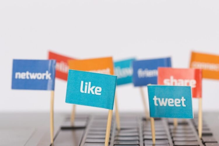 التسويق عبر مواقع التواصل الاجتماعي